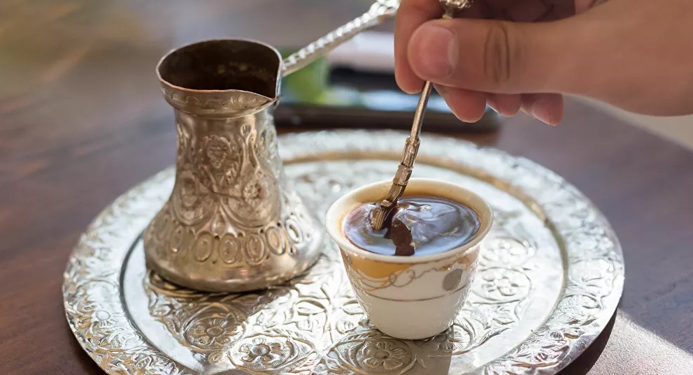 خبير تغذية يوضح كيفية تخزين القهوة