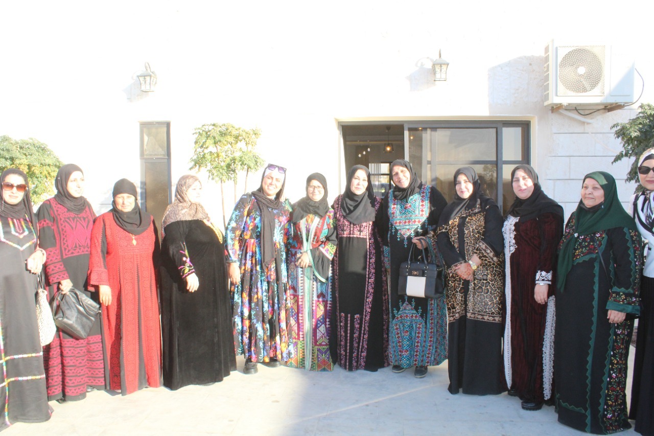 اردنيات يحتفين بالدكتورة تليلان بعد نجاحها