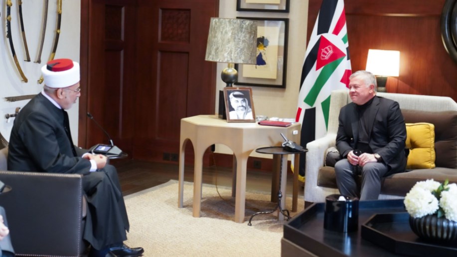 الملك: تطوير القضاء وقدرات العاملين فيه