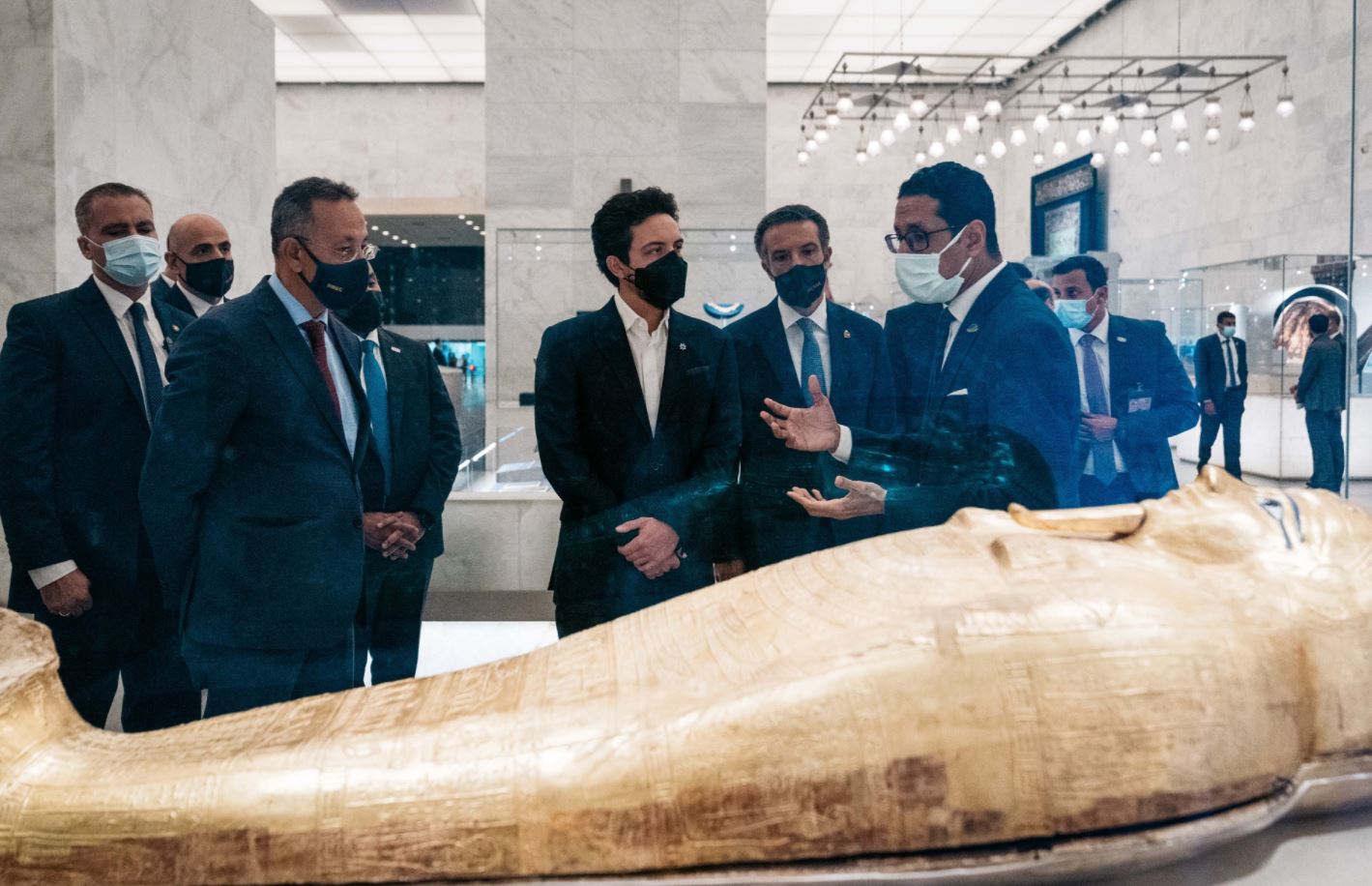 ولي العهد يزور المتحف القومي للحضارة