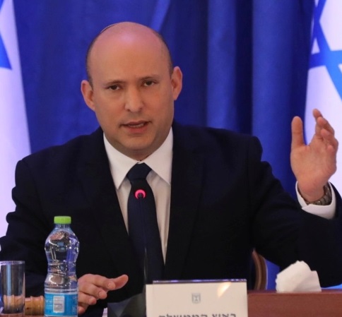 يبتزونهم حتى بالأمراض العائلية.. كيف حوّل