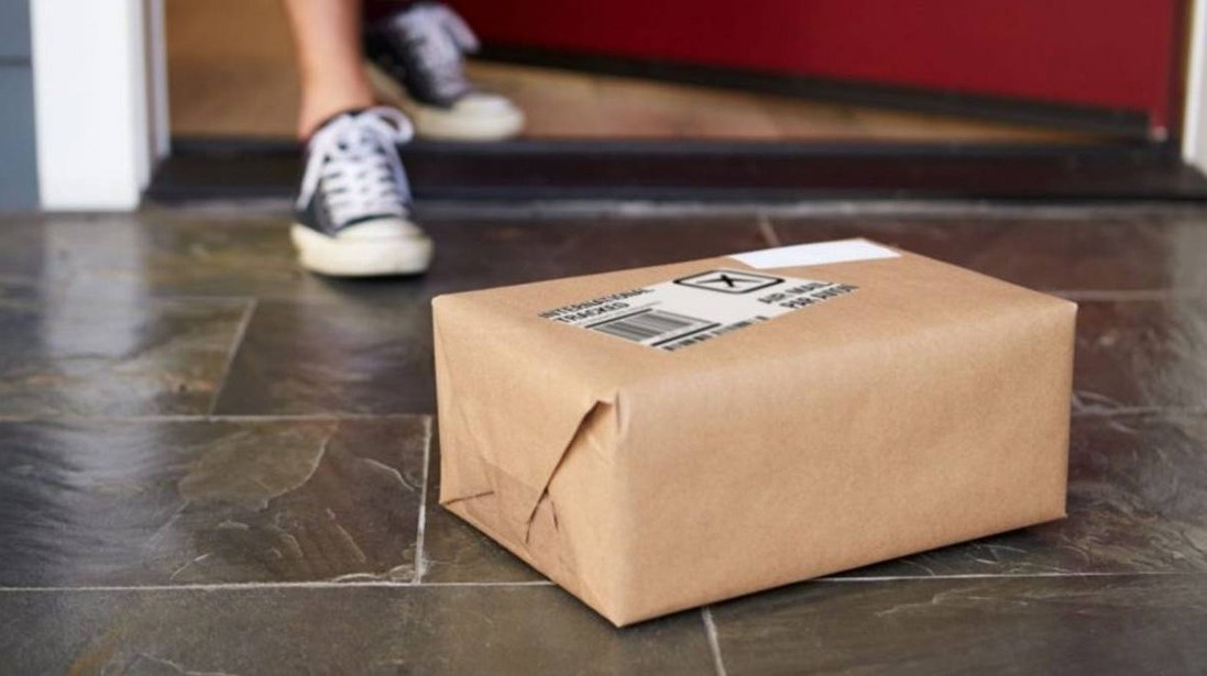 «دينار» على كل طرد والنقل توضح