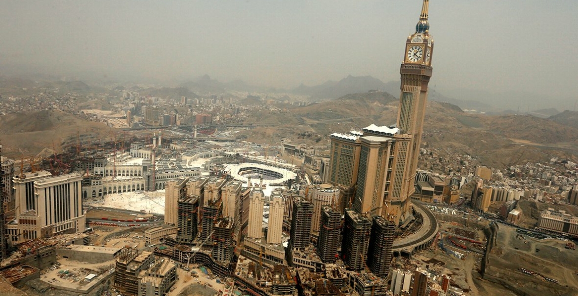 قيمتها تتجاوز المليار دولار.. عائلتان هنديتان