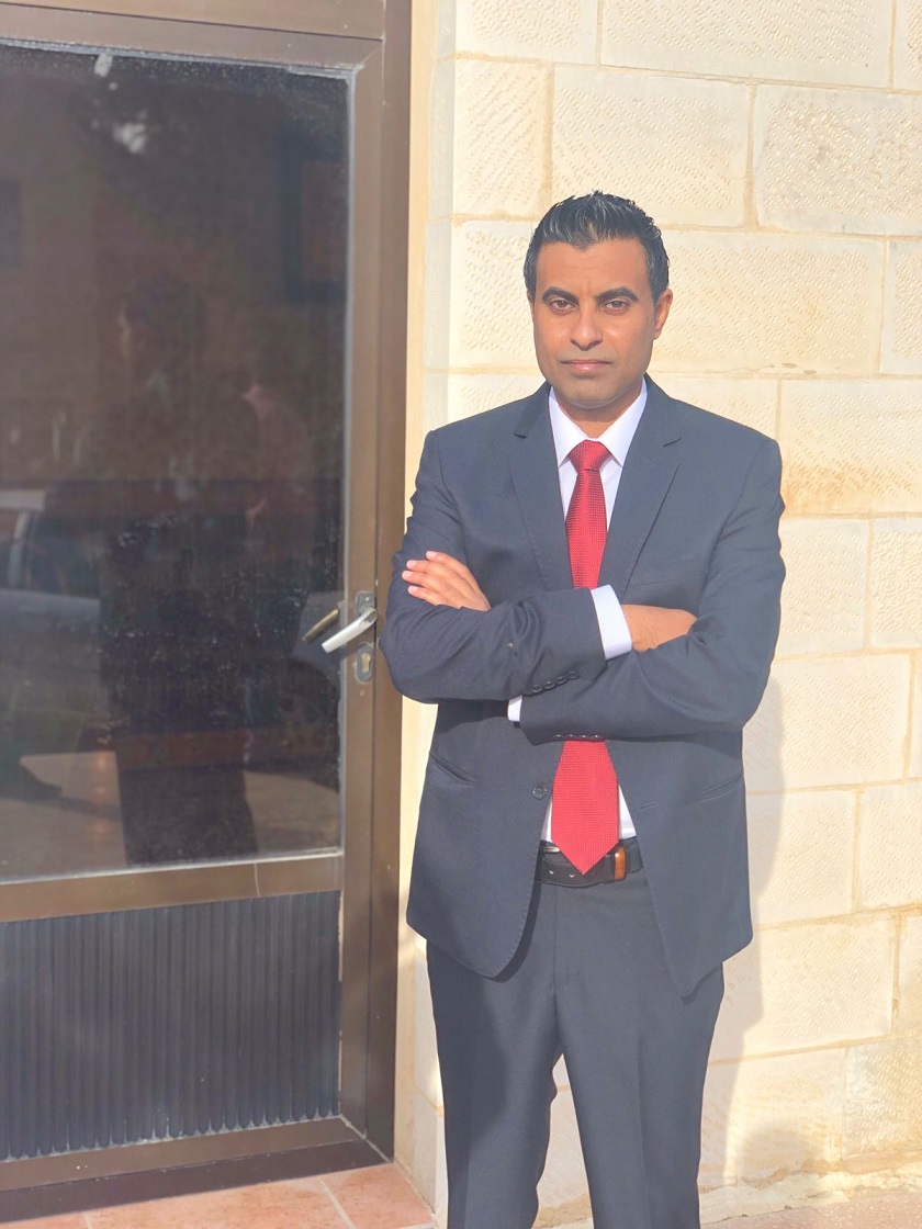 لطيف الدخيل.. مبارك الخطوبة