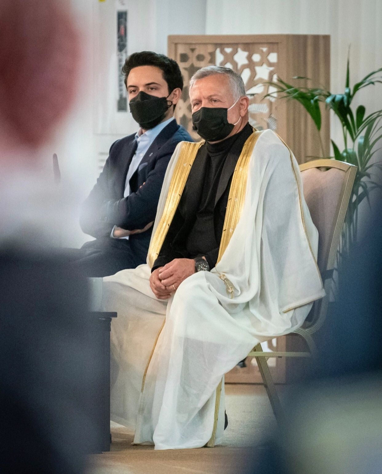 الملك وولي العهد يتلقيان برقيات من