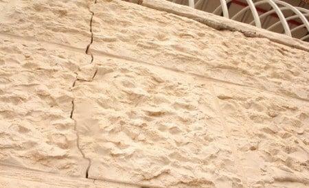 نائب: مصلى يشكل خطرا على المصلين