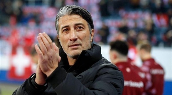 تجديد عقد مدرب سويسرا بعد التأهل