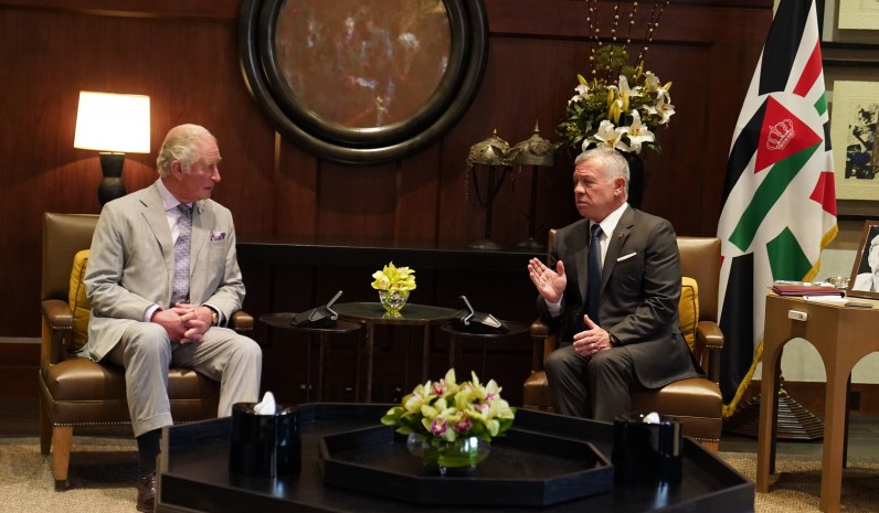 الملك يستقبل أمير ويلز في قصر