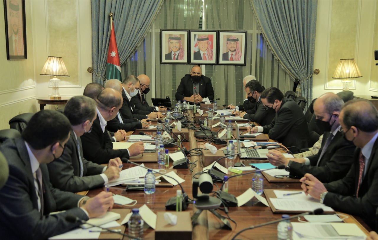 الخصاونة يترأس اجتماعا للجنة الاطارية العليا