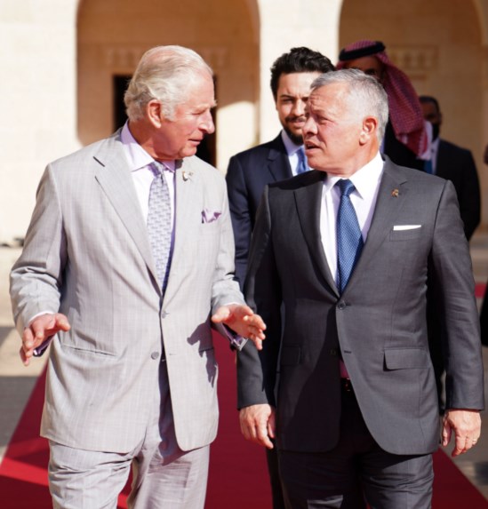 الملك يرحب بزيارة الأمير تشارلز وزوجته