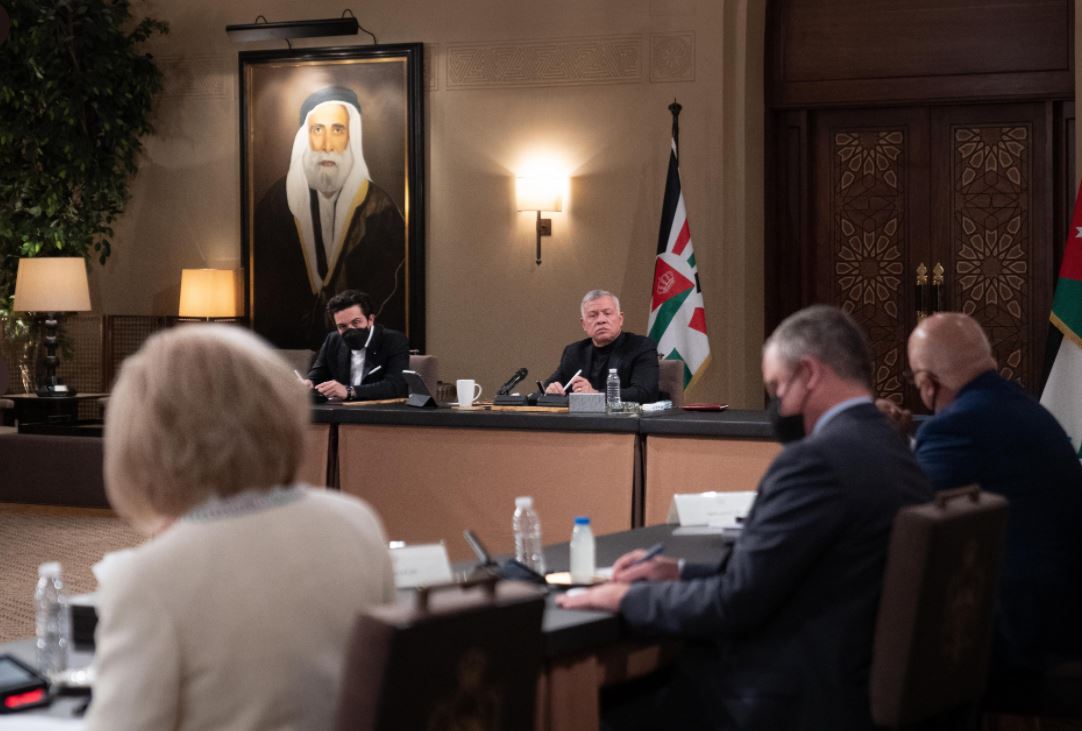 الملك يؤكد ضرورة ترجمة توصيات اللجنة