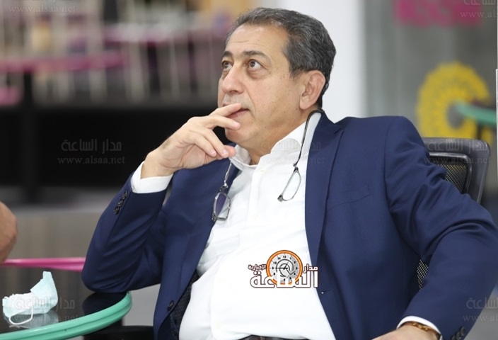 مرتديا جلباب أبيه.. القذافي الابن هل