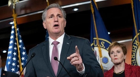 نائب جمهوري يخطب 9 ساعات لتأجيل