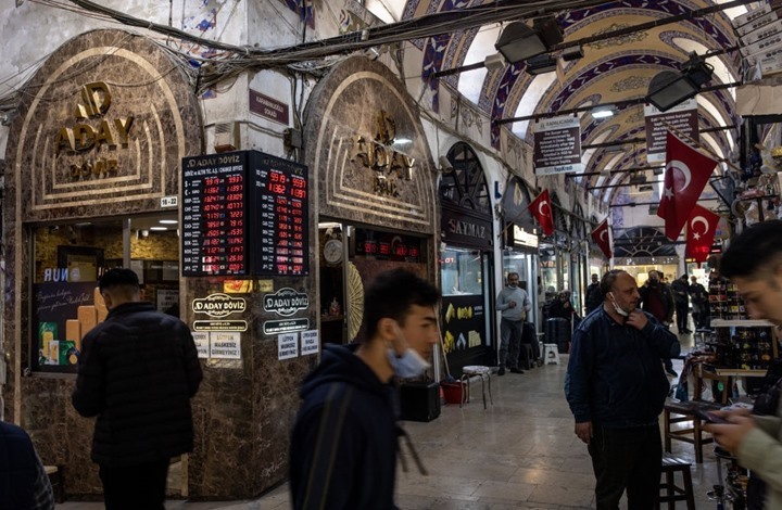 انهيار الليرة يثير أزمة بتركيا.. المعارضة