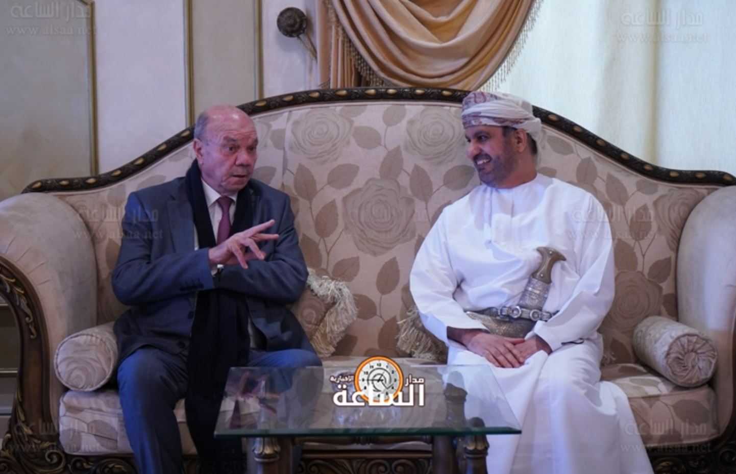 فيصل الفايز في منزل السفير العماني