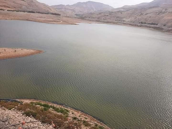 شاهدوا سد الموجب بعد المنخفض (صور)