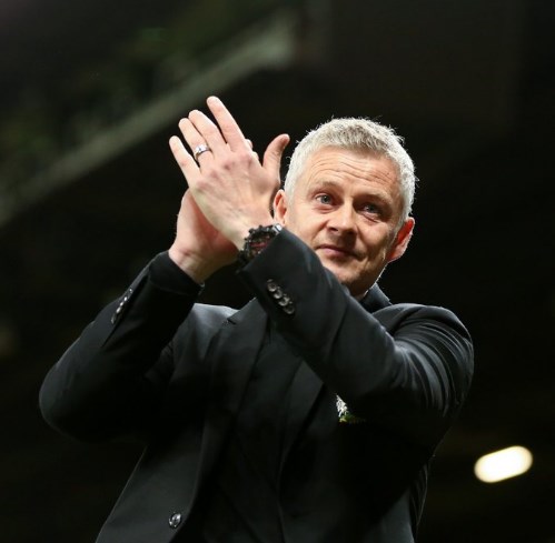 رسميا.. مانشستر يونايتد يعلن إقالة مدربه