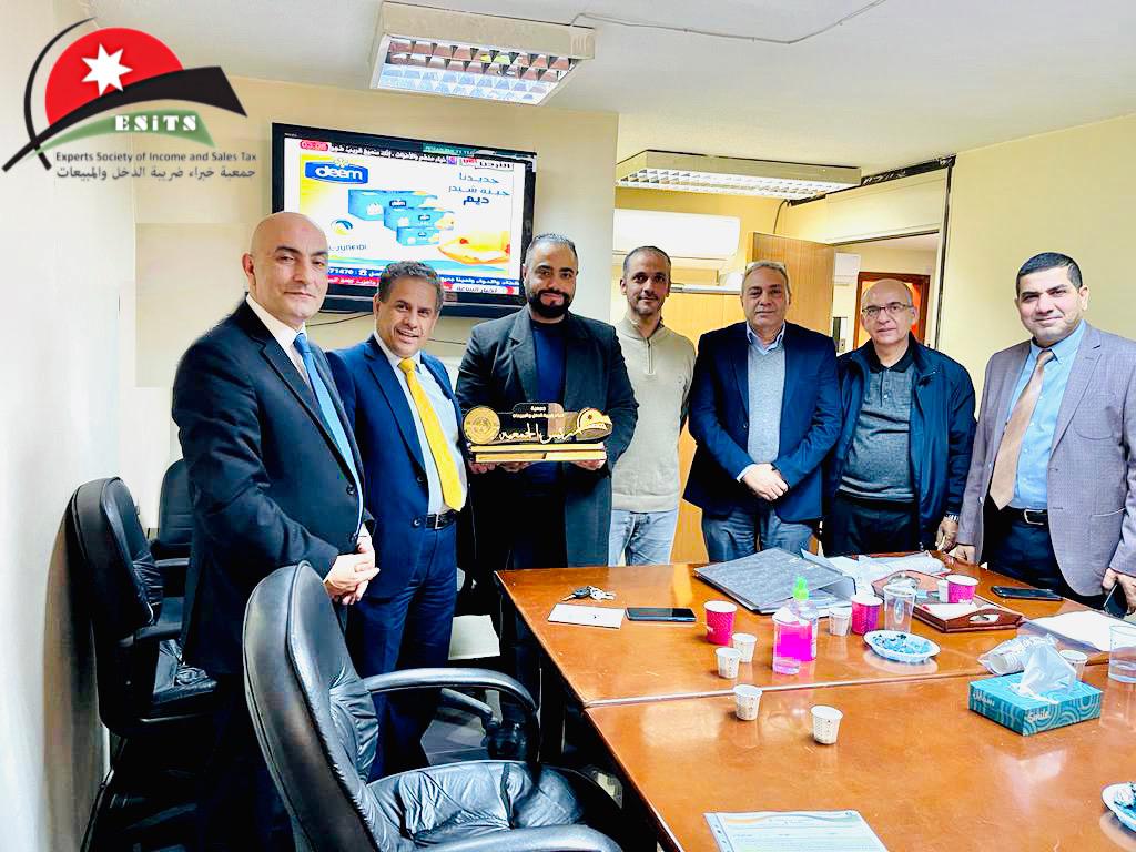 تجمّع مستشاري الضرائب يهنئون الخبراء (صور)