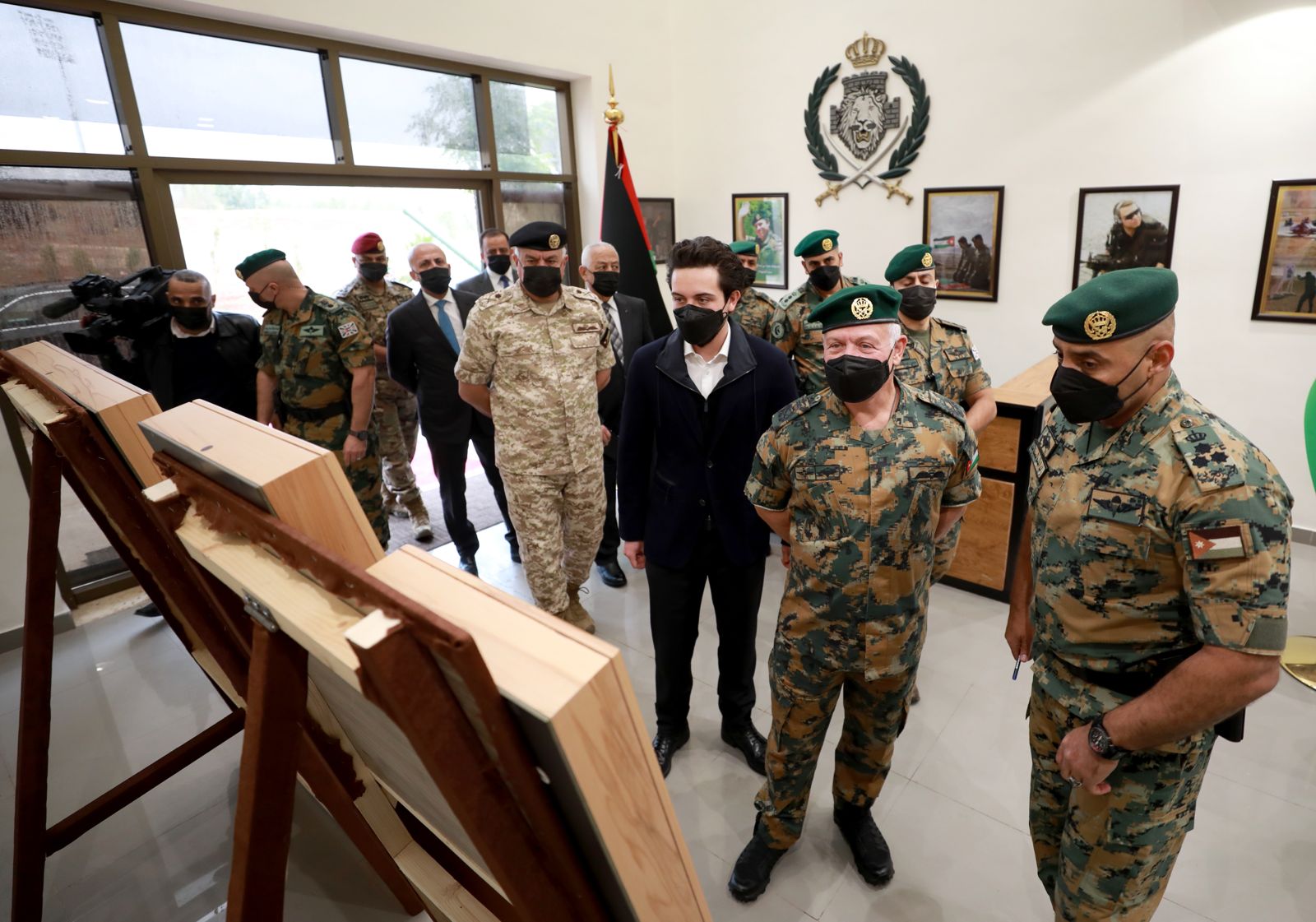 الملك يفتتح مباني مجموعة حمزة بن