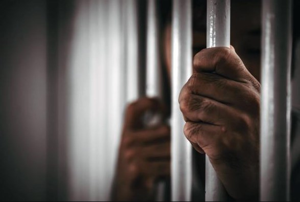 مفتش حكومي «خلف القضبان» لهذا السبب