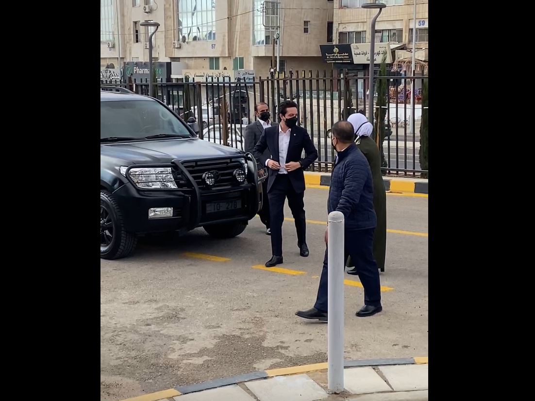 نائب الملك ولي العهد يزور إذاعة