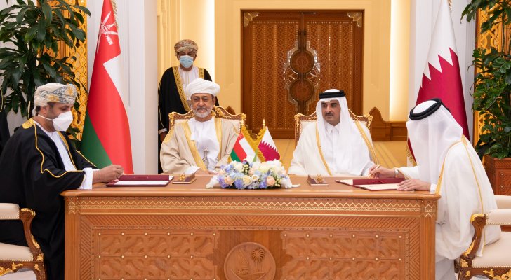 قطر وسلطنة عمان توقعان 6 اتفاقيات