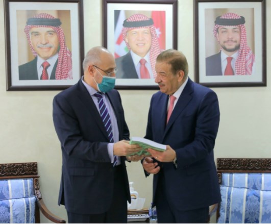 الدغمي يتسلم تقرير ديوان المحاسبة لعام