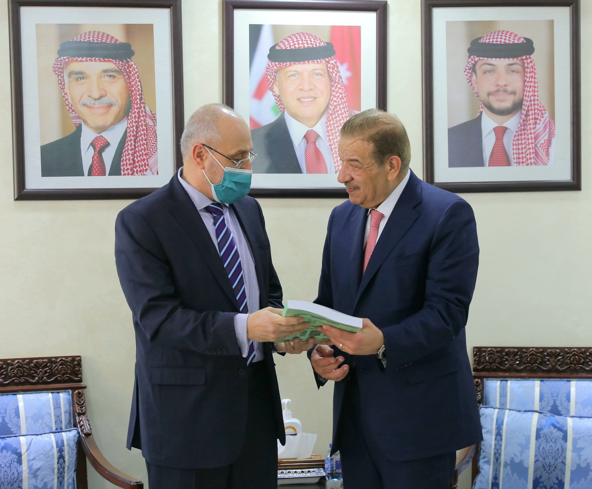 الدغمي يتسلم تقرير ديوان المحاسبة لعام