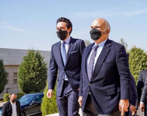 الأمير الحسن يصطحب الأمير الحسين في