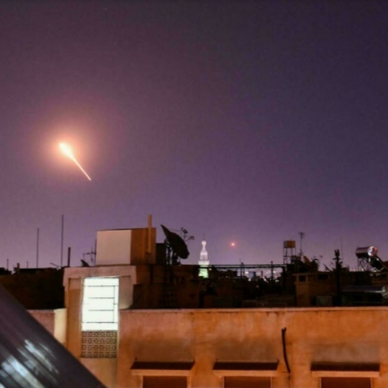 مقتل مدنيين اثنين وإصابة 6 جنود