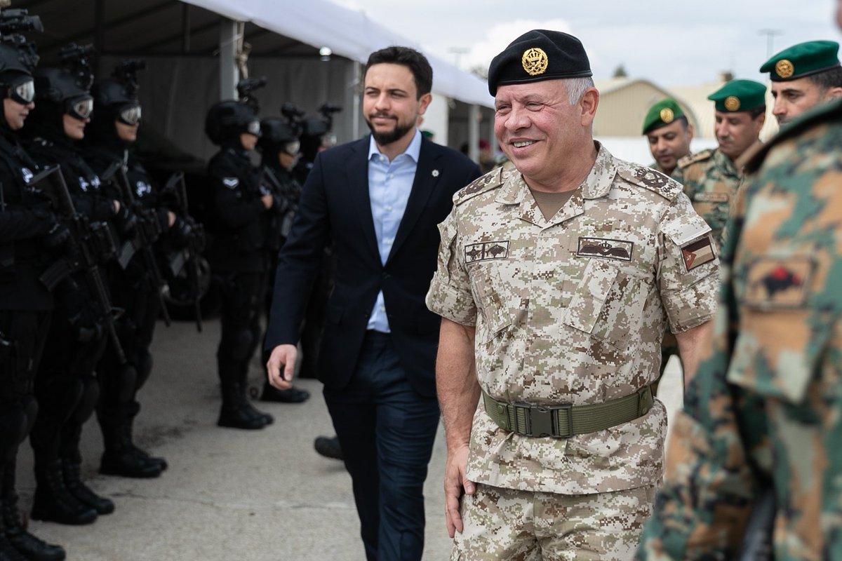 الملك يلتقي بالمريغة متقاعدين عسكريين خدموا