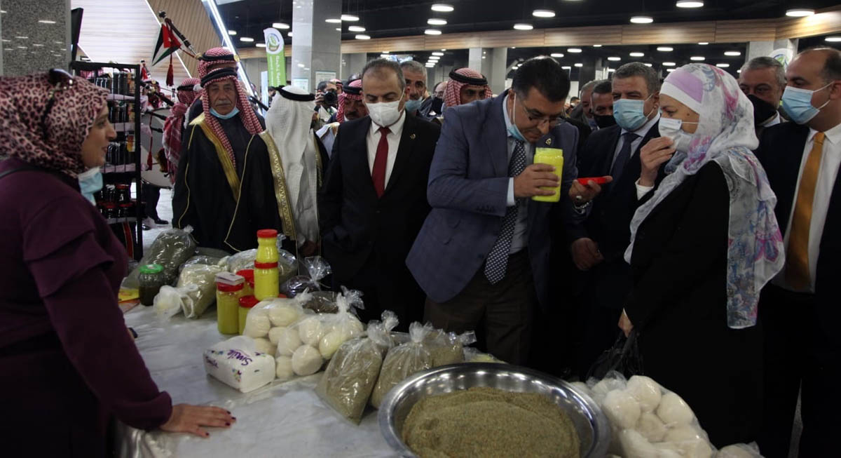 مندوبا عن الملك.. وزير الزراعة يفتتح