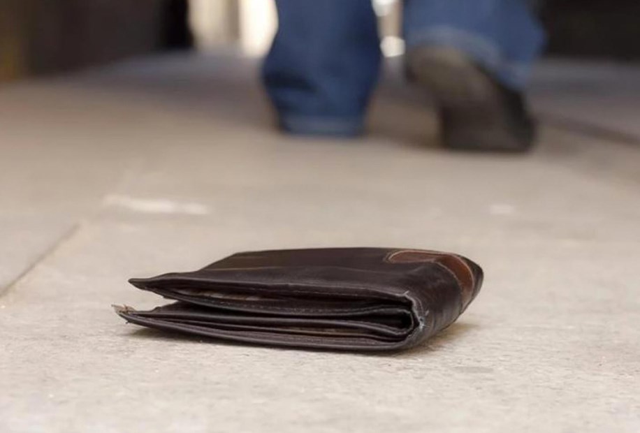 أشخاص يسلبون موظف «توصيل» في جنوب