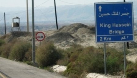 حركة السفر امام القادمين والمغادرين عبر