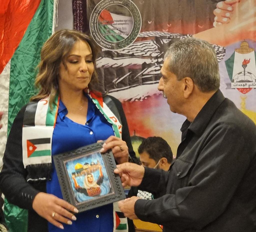 هيئة الأسرى تكرم الناشطة رانيا حدادين