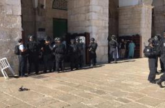 قوات الاحتلال تقتحم الجامع القبلي في