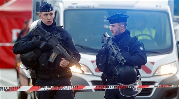 الشرطة الفرنسية تطرد مهاجرين من مخيم