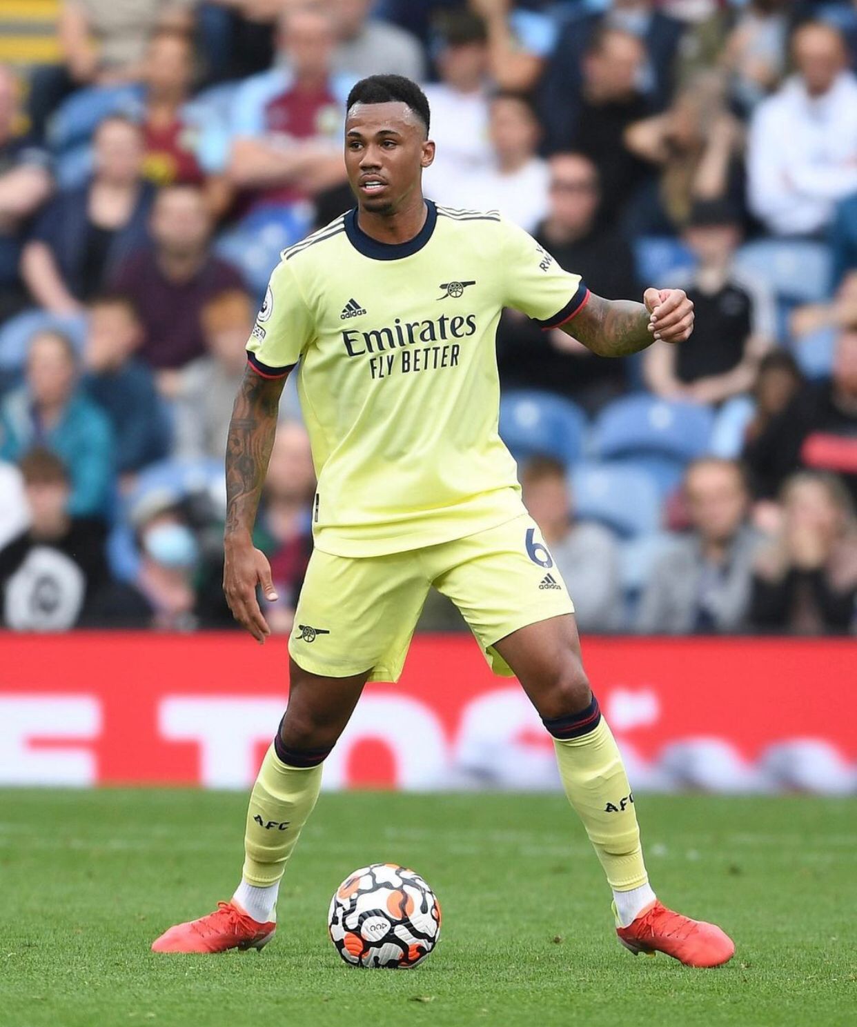 نجم أرسنال يشتبك مع لص حاول