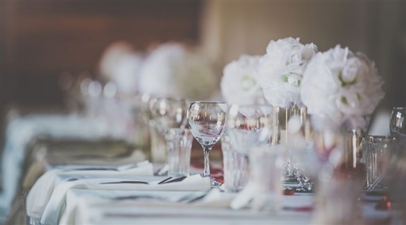 عروس تخصص طاولة للضيوف الذين رفضوا لقاح كورونا في الزفاف