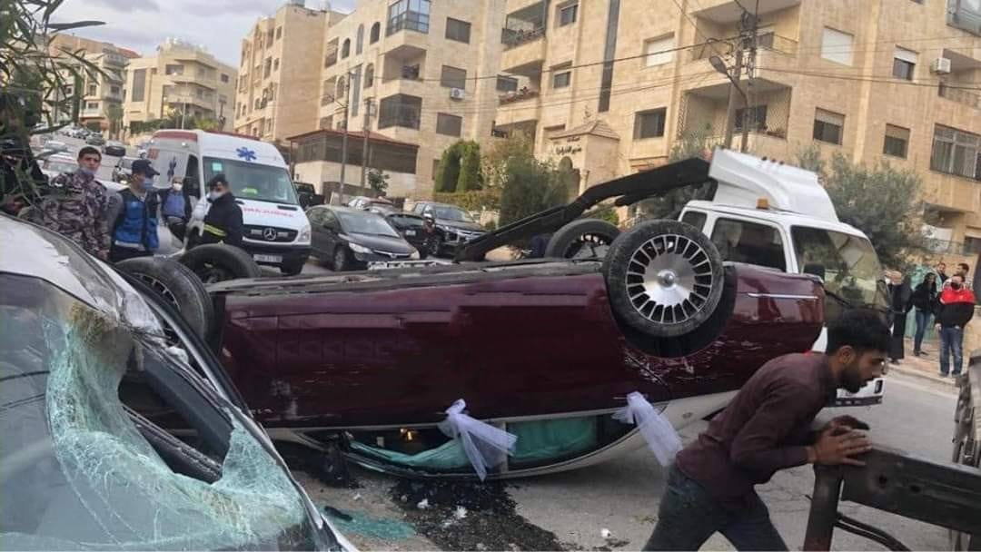 حادث جديد لسيارة عروسين وانقلابها في