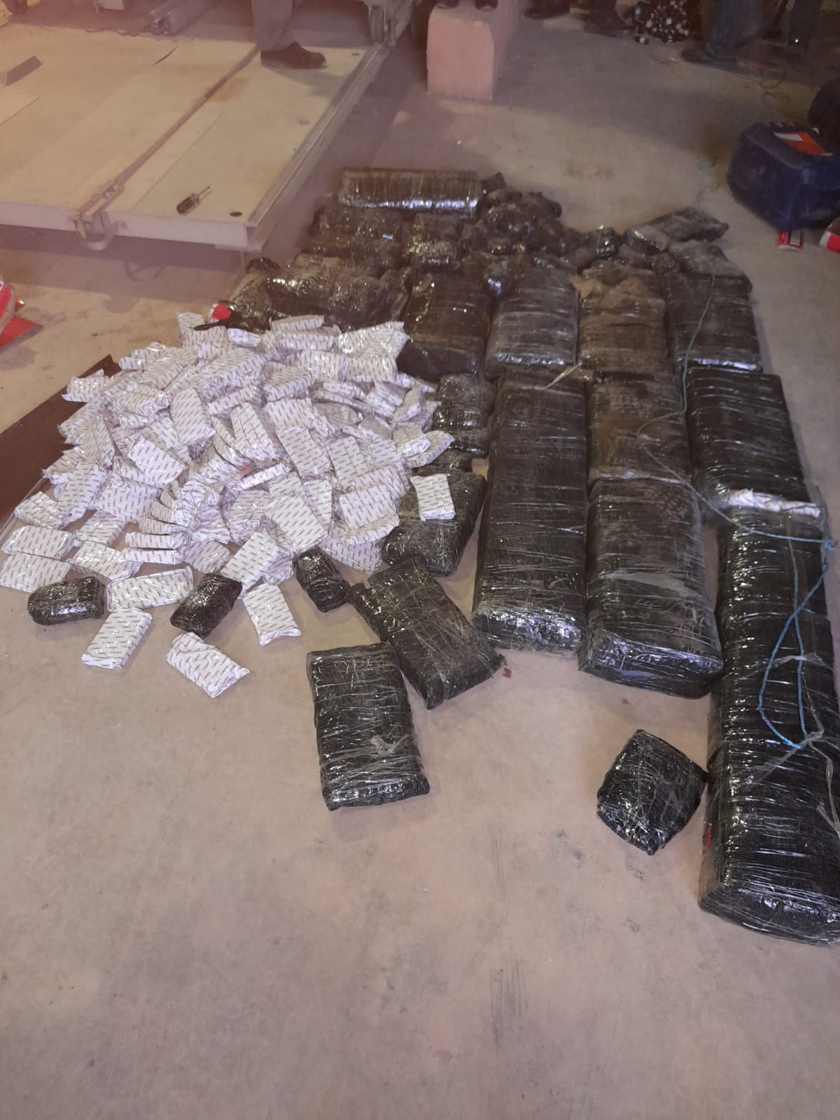 الجمارك تضبط كميات كبيرة من المعسل