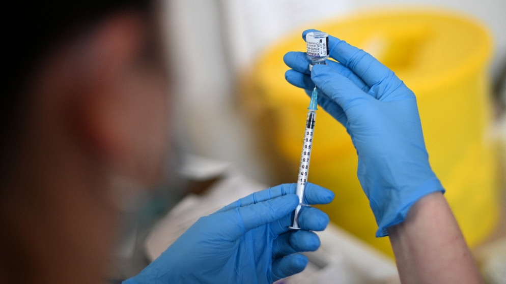 دراسة بريطانية: التطعيم بجرعتين مختلفتين من