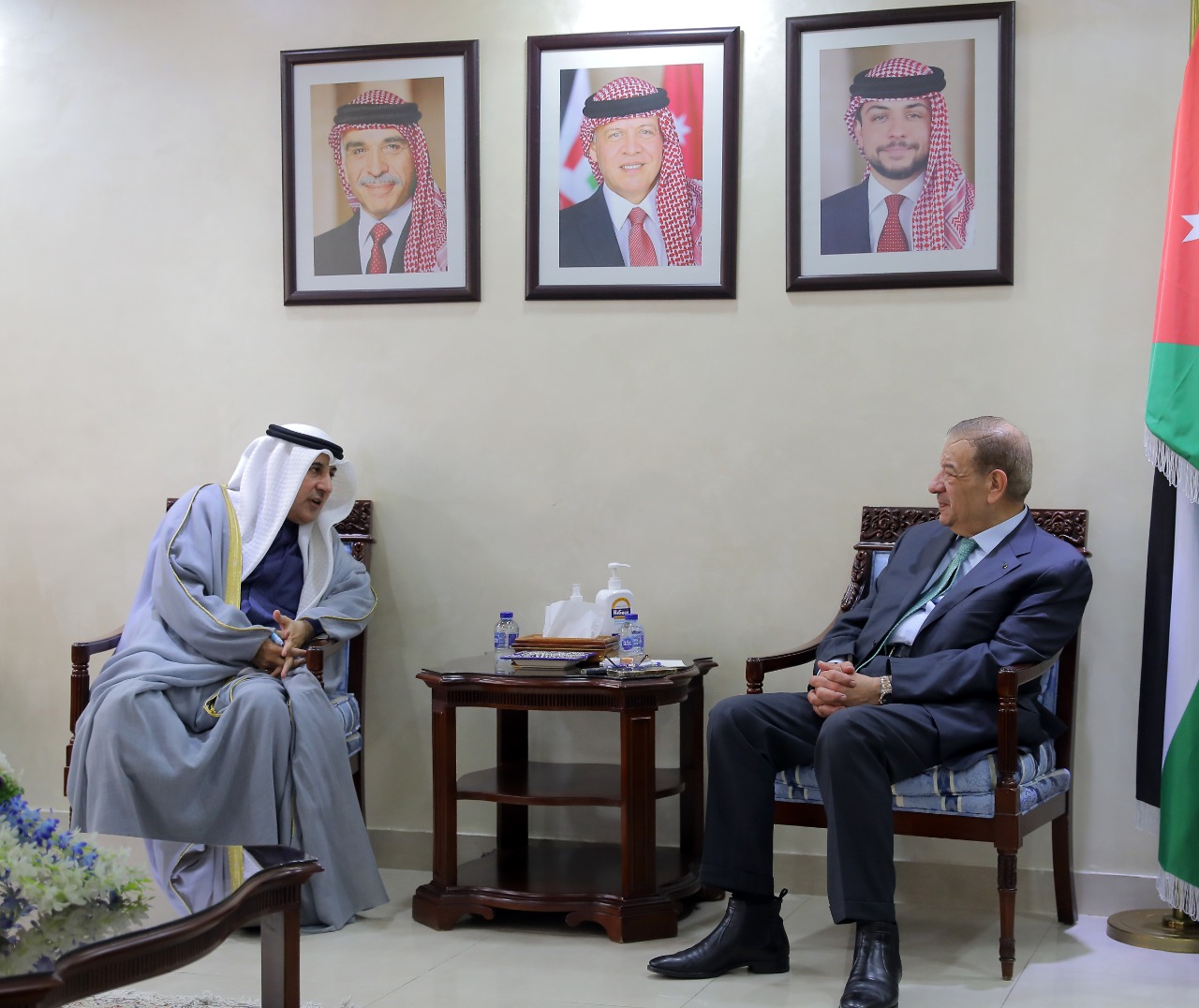 الدغمي خلال لقاء سفير الكويت: مواقفكم