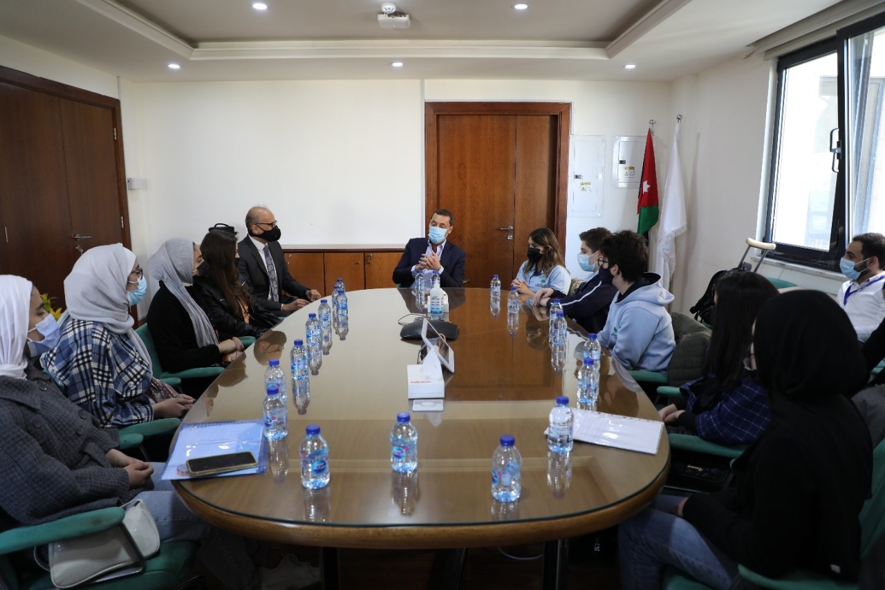 دروزة يكرم الفائزين مع إنجاز ضمن