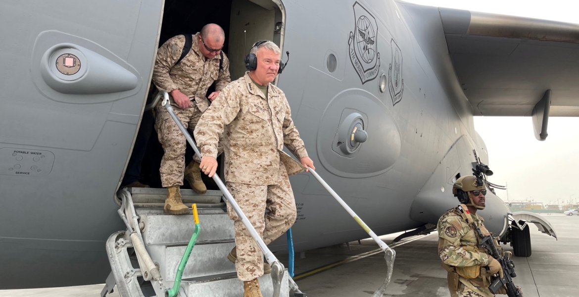 القوات الأمريكية “باقية في العراق”