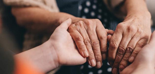 الفرق بين الأبوين والوالدين