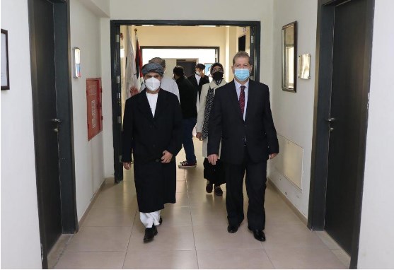 السفير العماني يلتقي طلبة السلطنة في