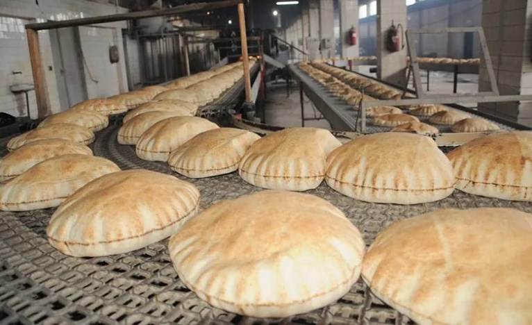 الصناعة: المخابز ملزمة بتوفير الخبز العربي