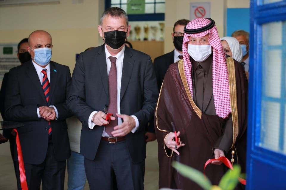 السفير السديري يفتتح مدرسة «الأونروا» في