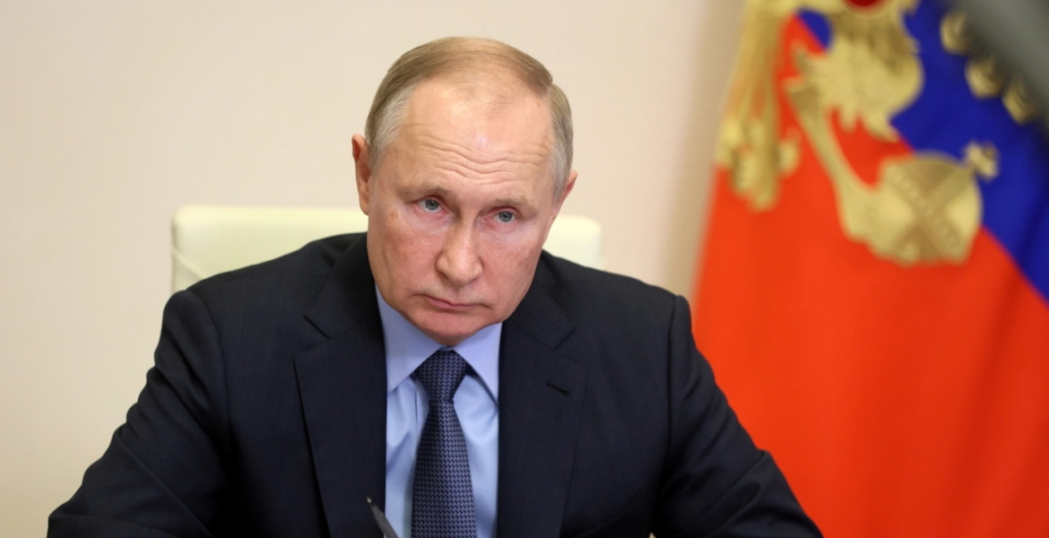 بوتين يكشف عن مهنة اضطر للعمل